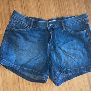 Old navy women’s low rise size 16 Jean shorts